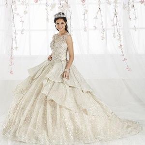 Quinceañera dress, Vestido de quinceañera